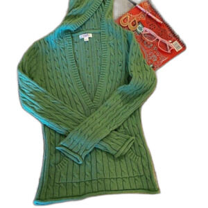 Old Navy Size Medium Green Hooded cable knit sweater with large front pocket